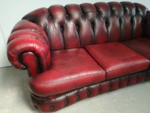 CANAPE CHESTERFIELD CUIR BORDEAUX GALBE