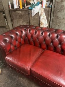 CANAPE CHESTERFIELD CUIR ROUGE