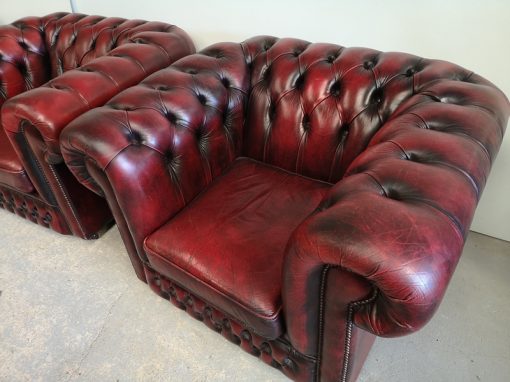 FAUTEUILS CHESTERFIELD CUIR BORDEAUX