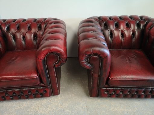 FAUTEUILS CHESTERFIELD CUIR BORDEAUX