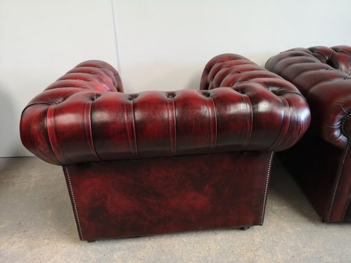 FAUTEUILS CHESTERFIELD CUIR BORDEAUX