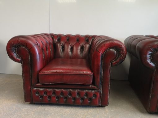 FAUTEUILS CHESTERFIELD CUIR BORDEAUX