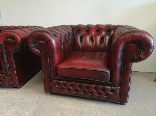 FAUTEUILS CHESTERFIELD CUIR BORDEAUX