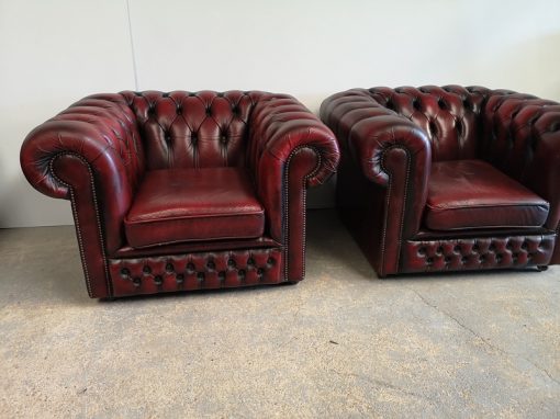 FAUTEUILS CHESTERFIELD CUIR BORDEAUX