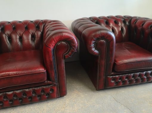 FAUTEUILS CHESTERFIELD CUIR BORDEAUX