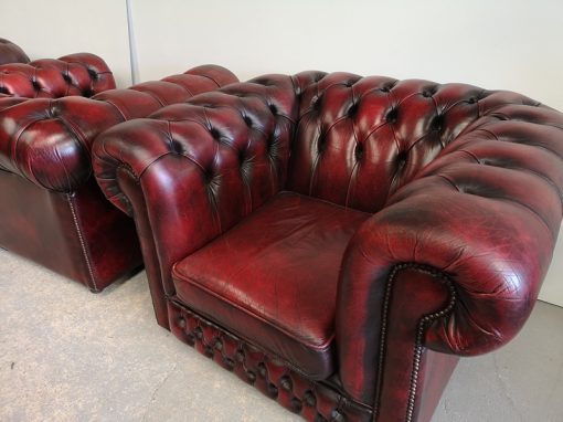 FAUTEUILS CHESTERFIELD CUIR BORDEAUX