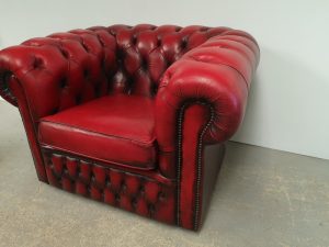 FAUTEUIL CHESTERFIELD ROUGE